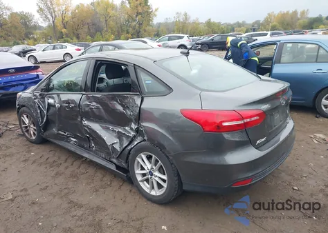 2015 Ford Focus Se z USA, uszkodzony, nr VIN 1FADP3F28FL216599